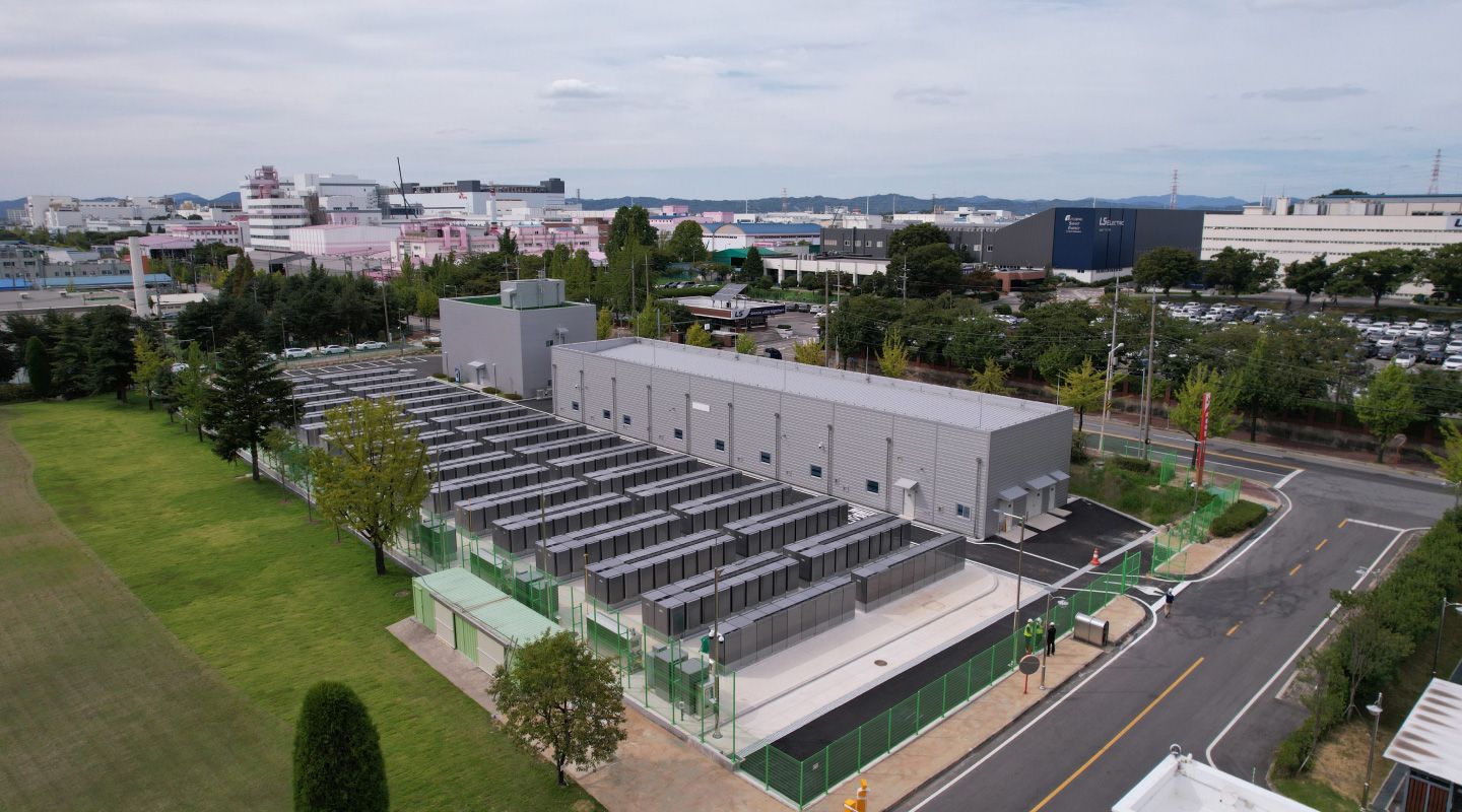 친환경 효율적 발전방식의 연료전지 발전시설인 청주에코파크의 모습입니다.